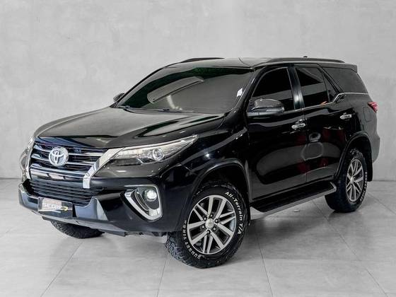 TOYOTA HILUX 2.8 SRX 4X4 CD 16V DIESEL 4P AUTOMÁTICO